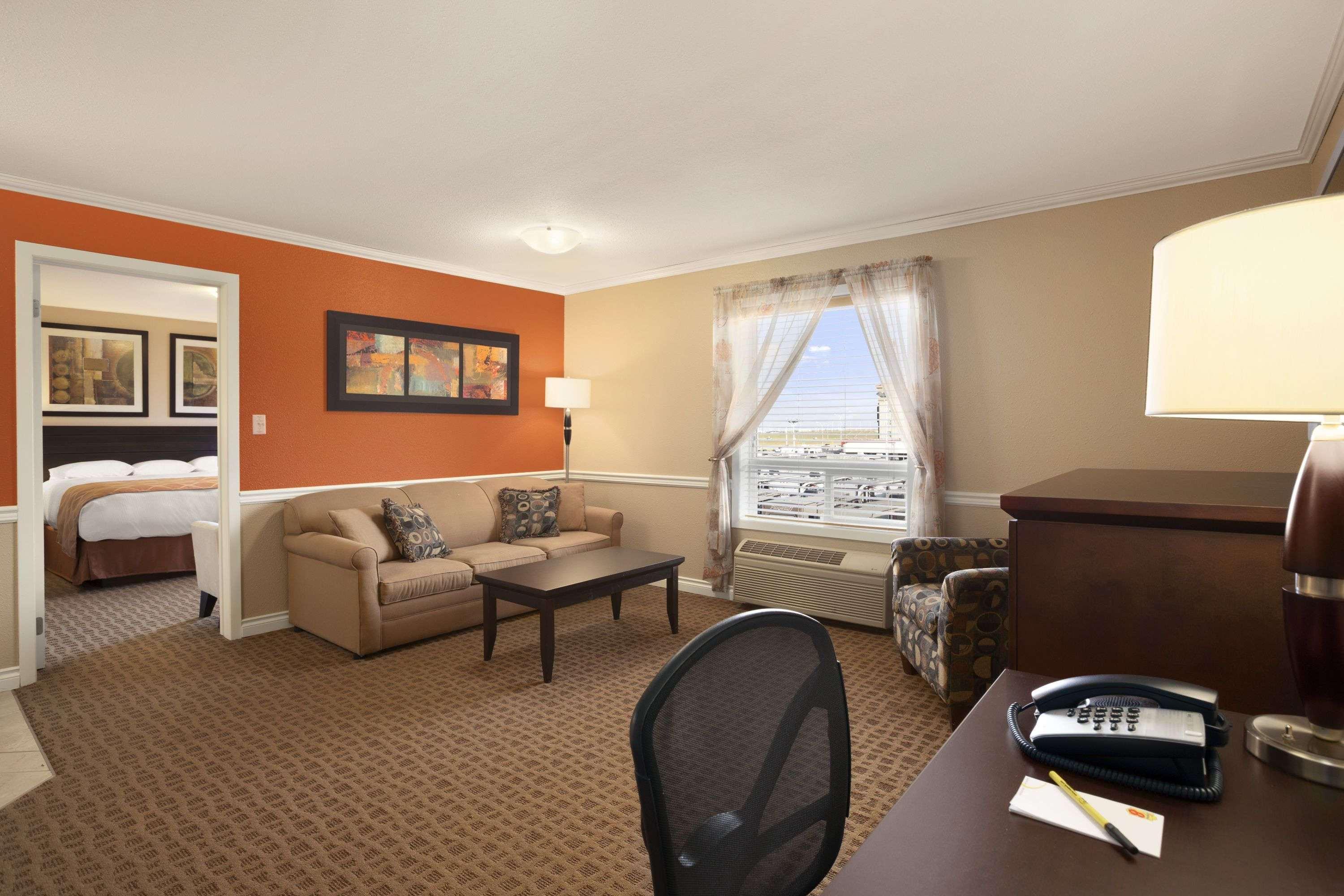 Hotel Super 8 By Wyndham Edmonton International Airport Leduc Exterior foto
