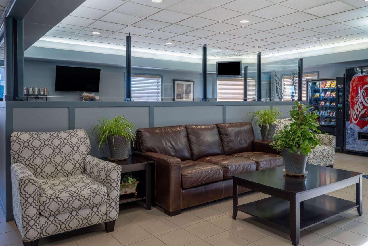 Hotel Super 8 By Wyndham Edmonton International Airport Leduc Exterior foto